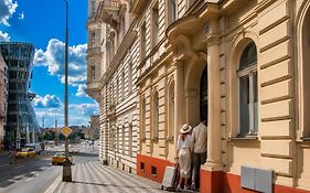 Riverside Palace Apartments